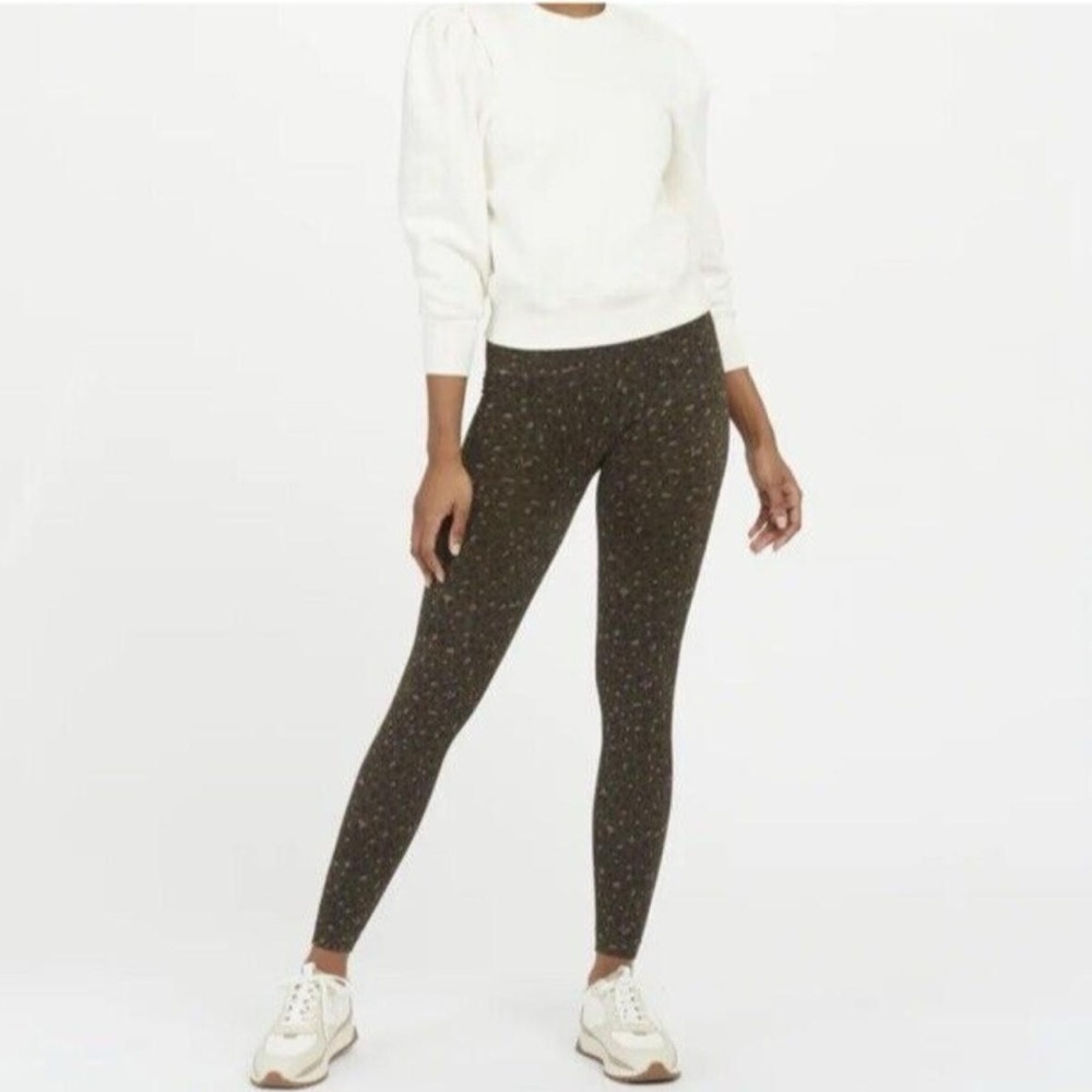 SPANX Look At Me Now Seamless Leggings in Olive Leopard - New, All Sizes - Picture 3 of 10